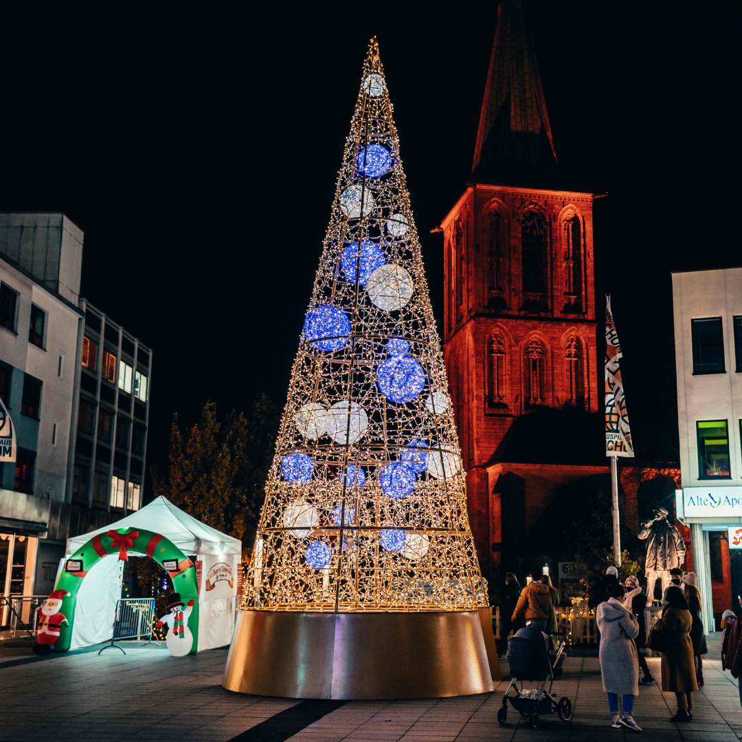 Präsentation der Lichtskulptur "Großer Lichtkegel"