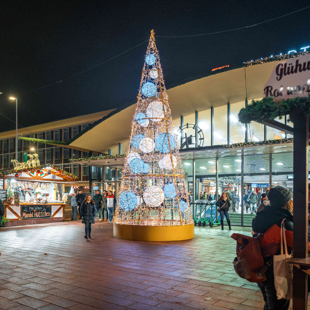 Präsentation der Lichtskulptur "Kleiner Kegel"